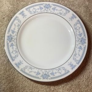 Sheffield blue whisper fine China - 1985 - porcelain 10” dinner plate